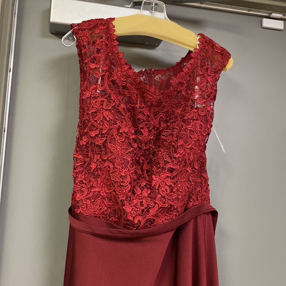 Wine mothers dress - Picture 3 of 5